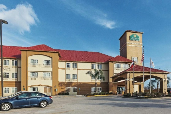 La Quinta Inn & Suites by Wyndham Houston Hobby Airport image 11