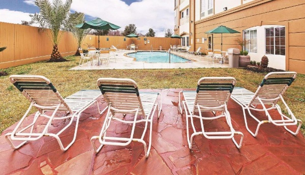La Quinta Inn & Suites by Wyndham Houston Hobby Airport image 12