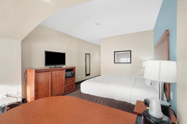 La Quinta Inn & Suites by Wyndham Houston Hobby Airport image 19