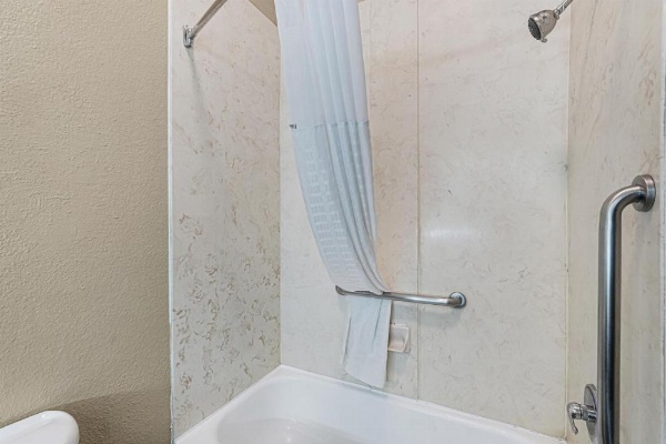 La Quinta Inn & Suites by Wyndham Houston Hobby Airport image 22
