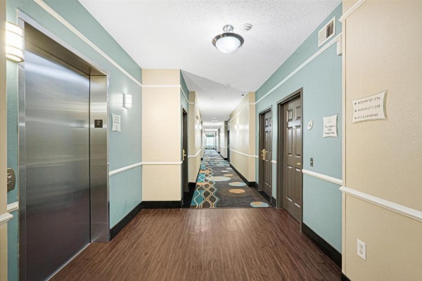 La Quinta Inn & Suites by Wyndham Houston Hobby Airport image 24