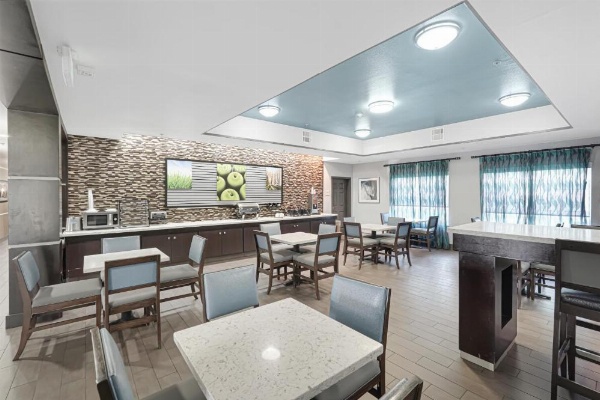La Quinta Inn & Suites by Wyndham Houston Hobby Airport image 26
