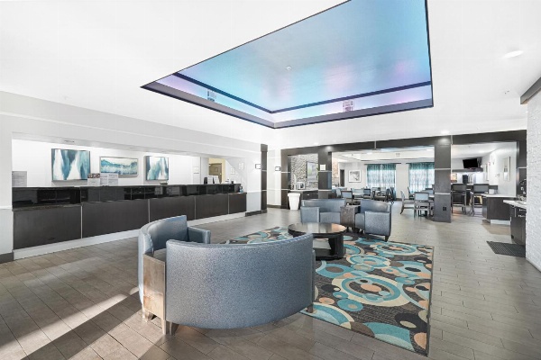 La Quinta Inn & Suites by Wyndham Houston Hobby Airport image 3