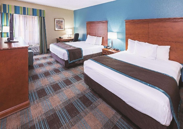 La Quinta Inn & Suites by Wyndham Houston Hobby Airport image 5