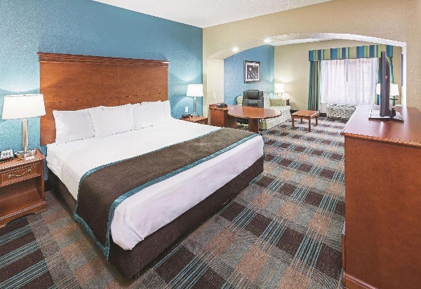 La Quinta Inn & Suites by Wyndham Houston Hobby Airport image 7